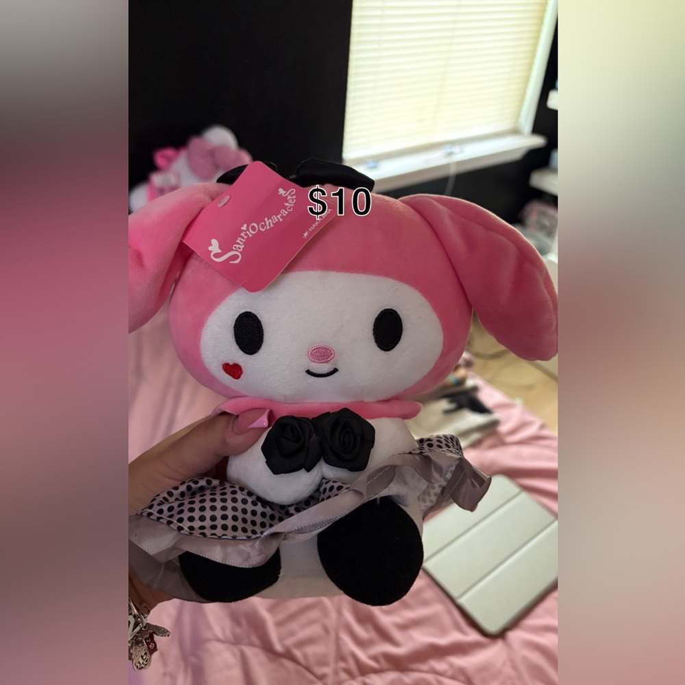 Hello kitty plushies - Picture 5 of 7